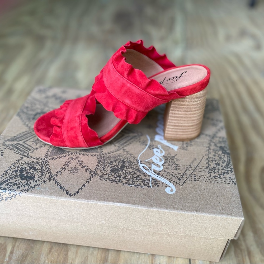 NIB Free People Rosie red suede heels size 36(US 6) - Picture 3 of 7
